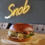 Snob Πύργος: Εδώ μπορείς να φας το μεγαλύτερο burger της ζωής σου!