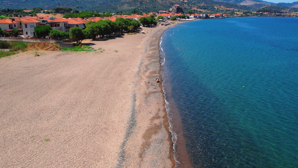 Οι 198 απάτητες παραλίες στην Ελλάδα χωρίς  ξαπλώστρες και ομπρέλες – Ποιες 5 είναι στην Ηλεία